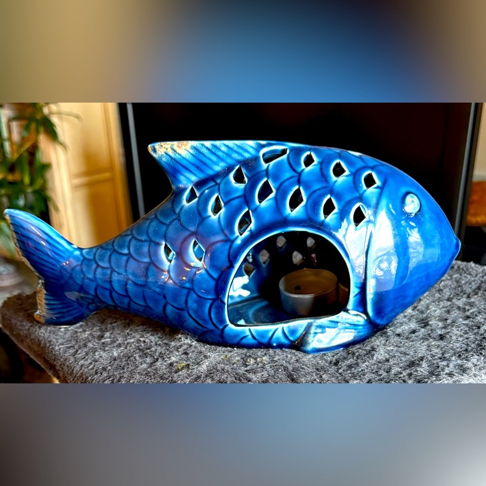Ceramic Blue Fish Tea light lantern. Like new! Comes w a couple of tea lights! - Picture 3 of 6
